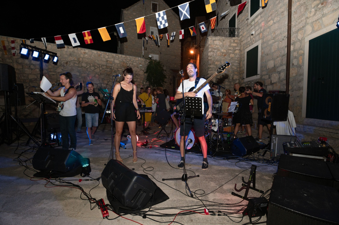 Na Zlarinu održana tradicionalna Srdelada