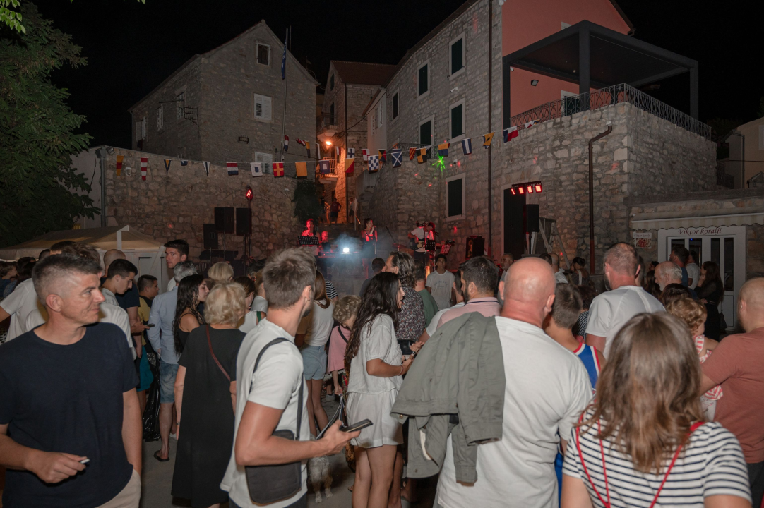 Na Zlarinu održana tradicionalna Srdelada