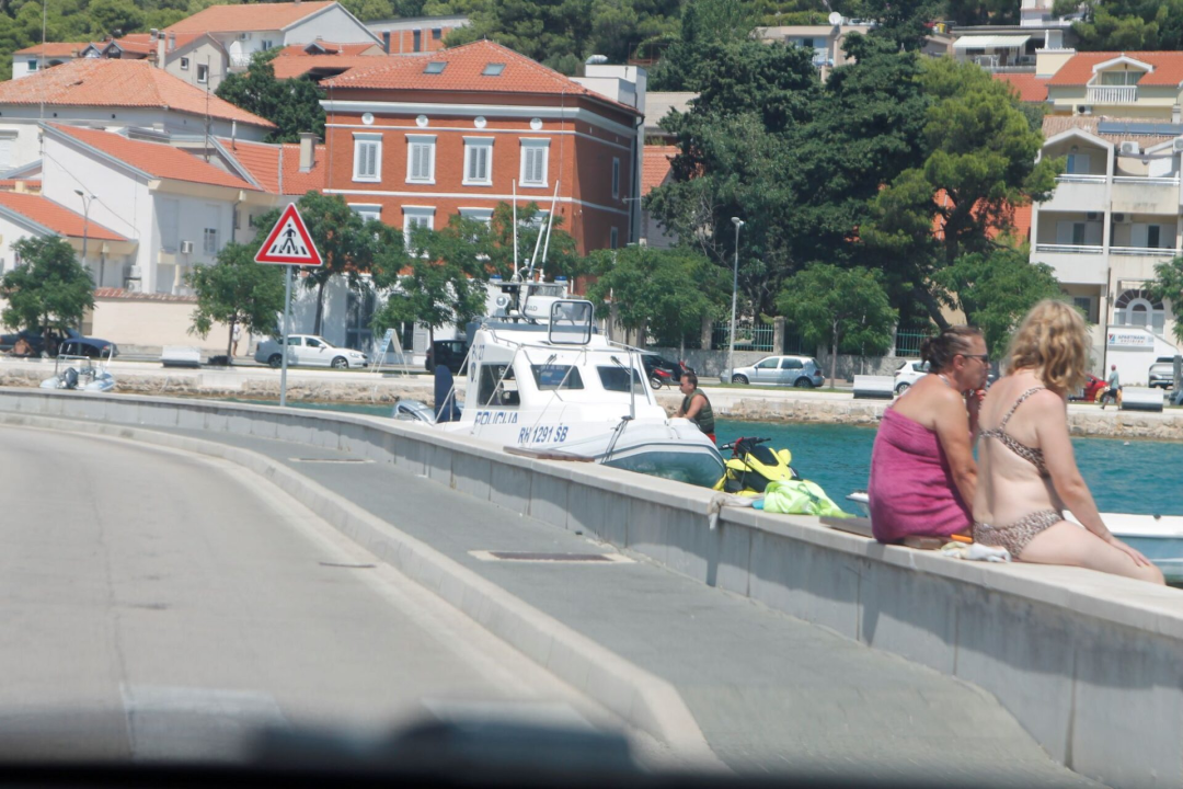 Pomorska policija u lovu na divlje gliseraše u Tisnom