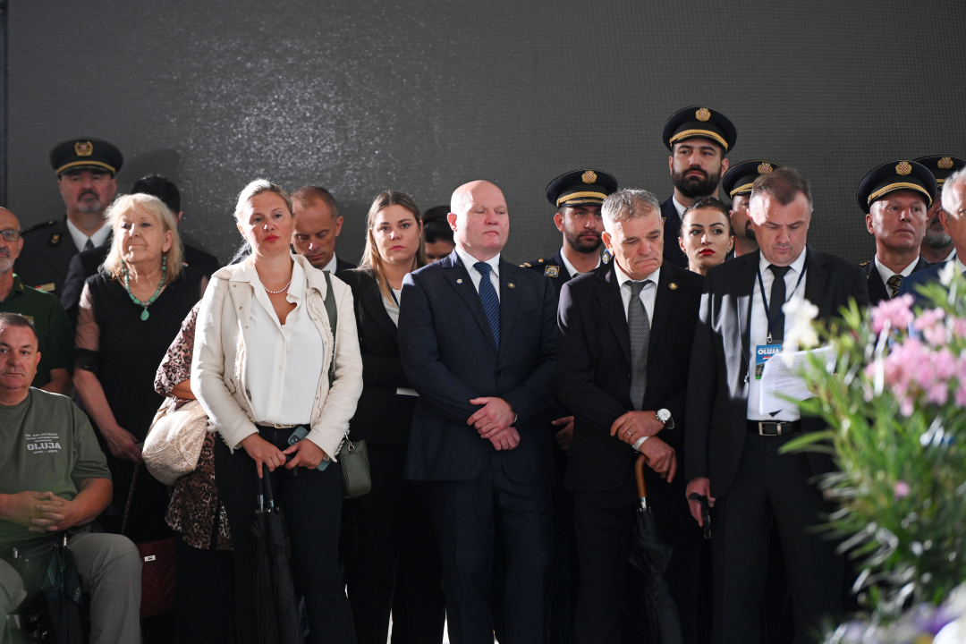 U Kninu položeni vijenci za poginule branitelje u Oluji