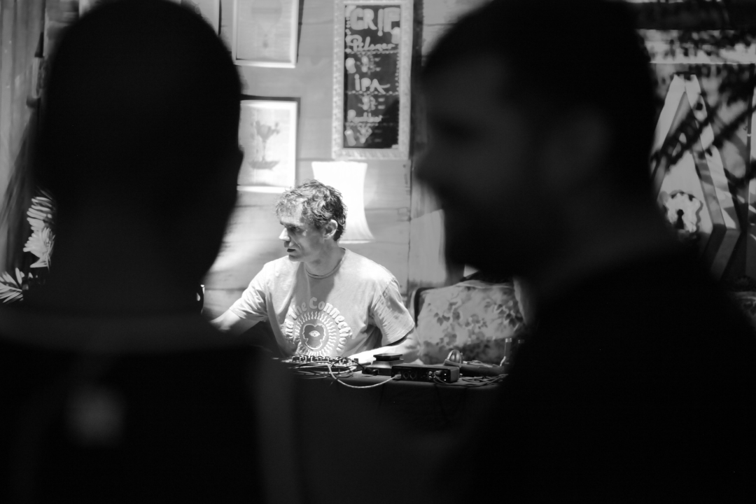 Novi tjedan, nova doza glazbenog programa ispred kluba Azimut u Šibeniku 