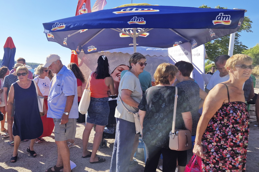 Na plaži Banj u Šibeniku 183 građana pregledalo madeže, 33 upućeno na daljnje preglede 