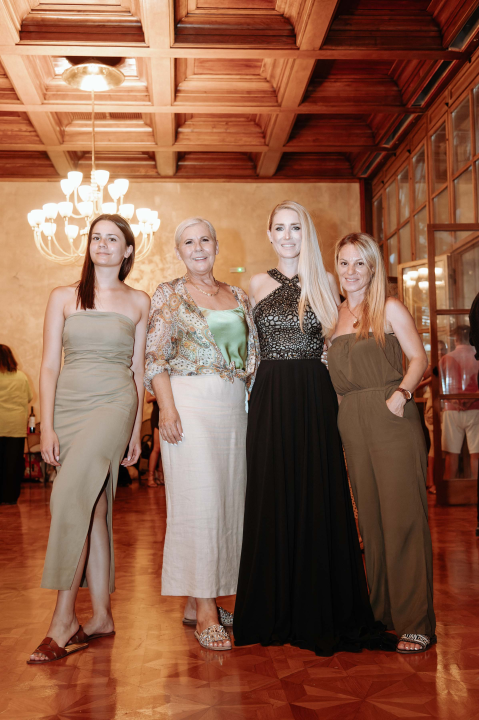 U Vijećnici uvijek zanimljivo: 'Osnovale smo klapu Oronule hostese, prijaviti ćemo se dogodine’