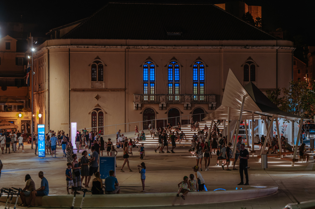 Kazalište u bojama ukrajinske zastave u povodu Dana neovisnosti Ukrajine