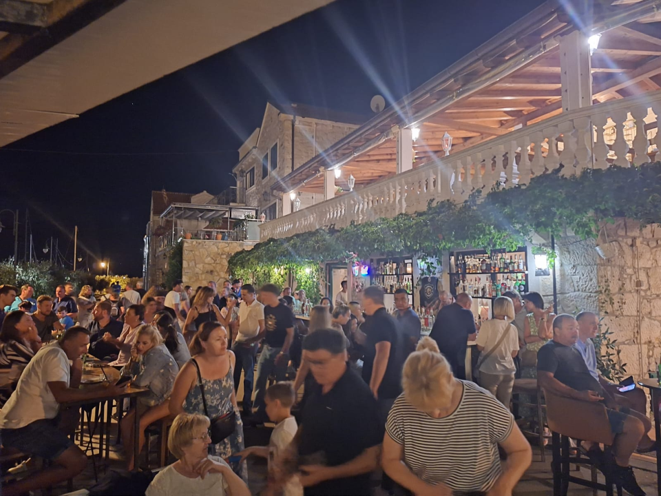 Rock'n'roll, finger food i kokteli: Stray Cat mjesto je koje morate posjetiti! 