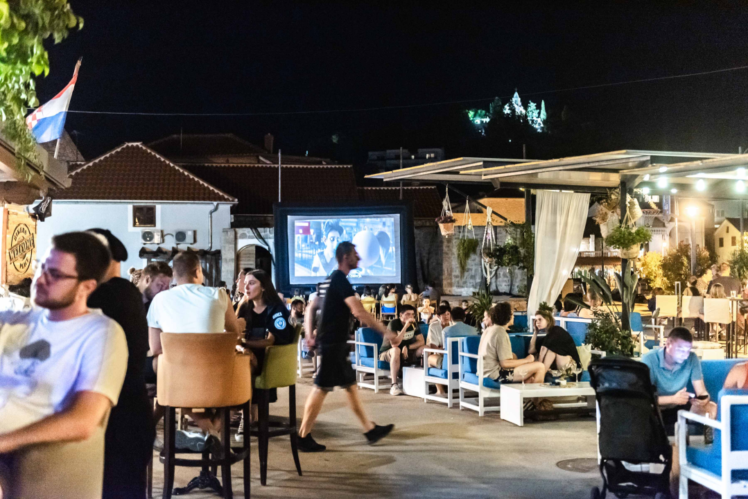 Rock'n'roll, finger food i kokteli: Stray Cat mjesto je koje morate posjetiti! 