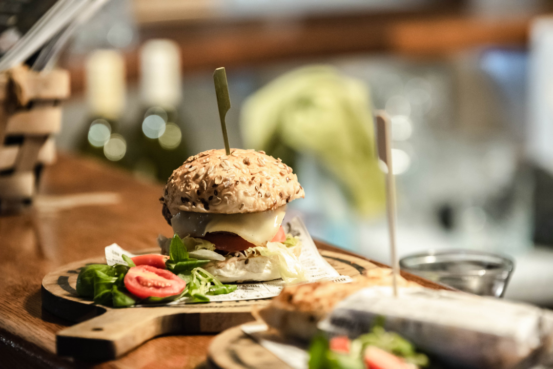 Rock'n'roll, finger food i kokteli: Stray Cat mjesto je koje morate posjetiti! 