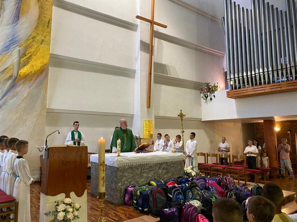 Blagoslov djece i školskih torbi u župama Ražine i Ljubitovica
