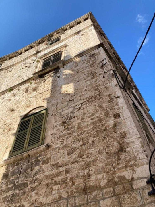 Kamen pao s palače Rossini na kalelargu i porezao ruku turistu: 'Da mu je pao na glavu, ubio bi ga' 