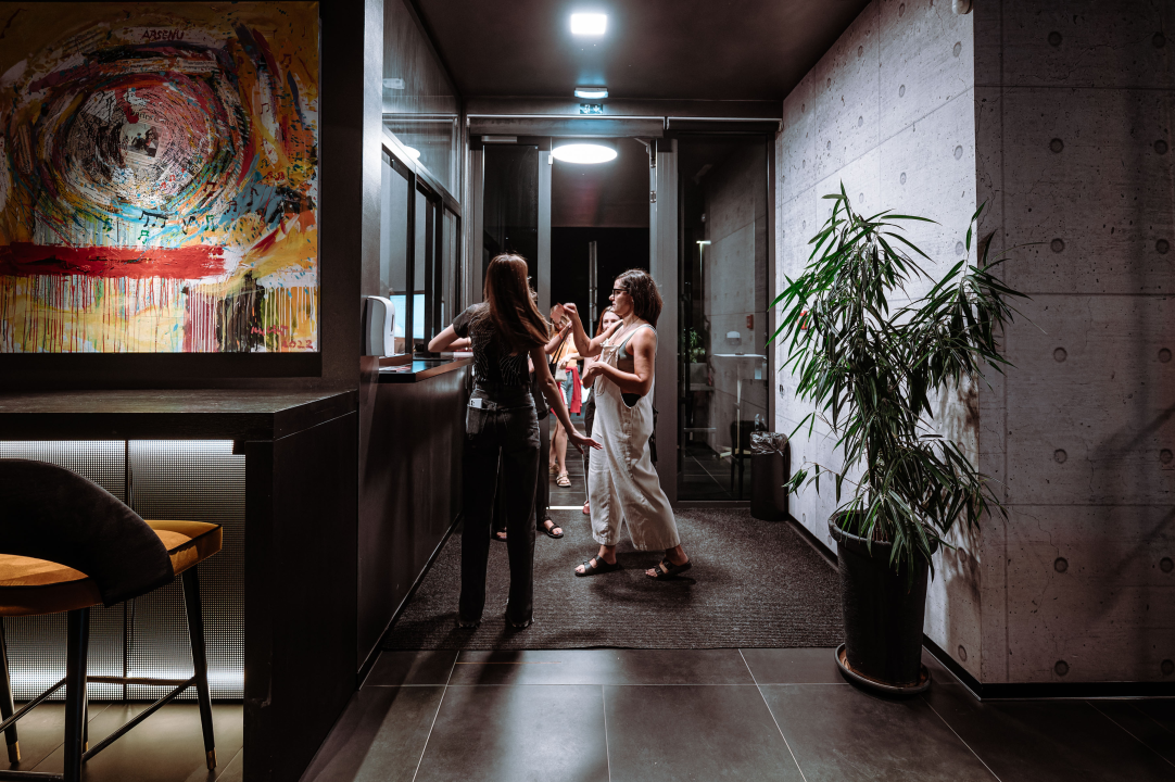 Strahovi malih razlika u Arsenu: Pitanja individualnog i kolektivnog, svjesnih i nesvjesnih obilježja sredine