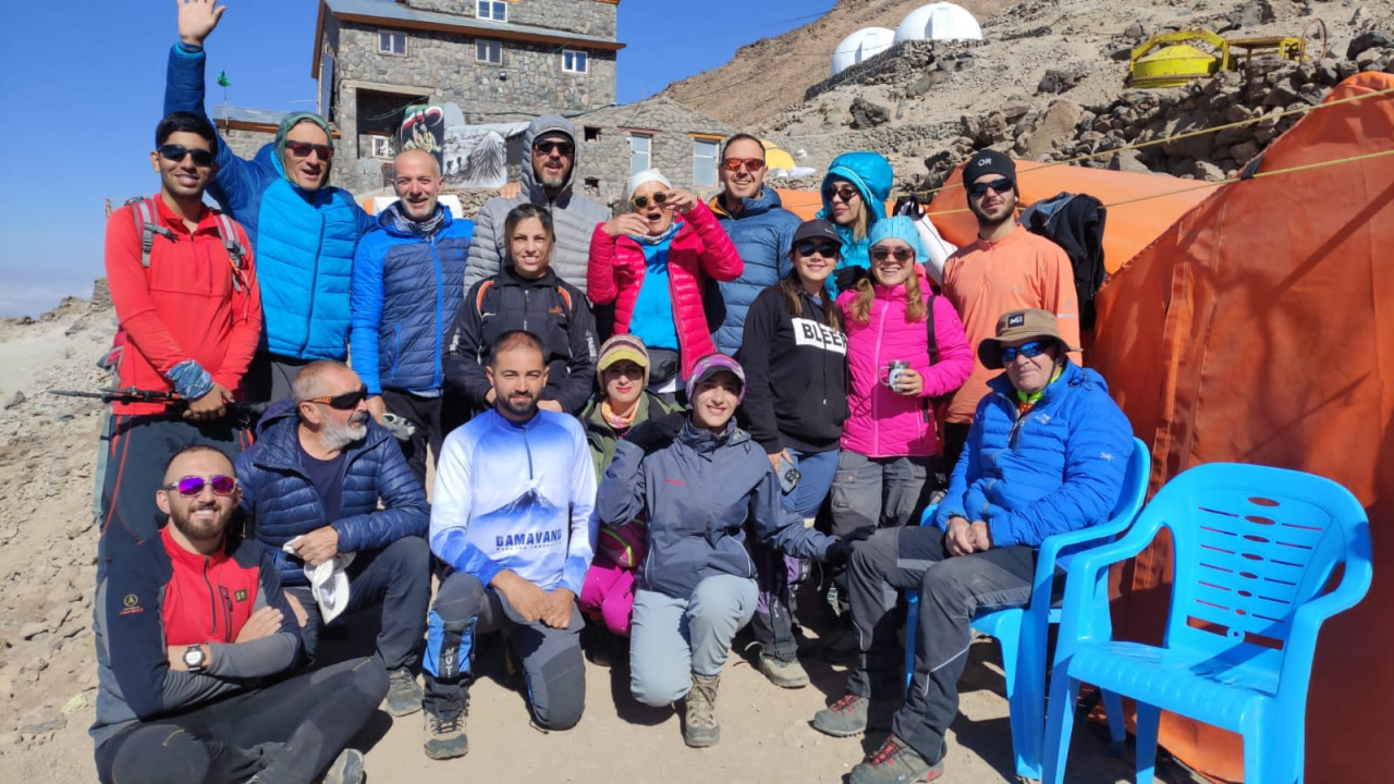 Petnaest planinara iz Šibenika krenulo u osvajanje najvećeg vrha u Iranu: Njih devetero je uspjelo!