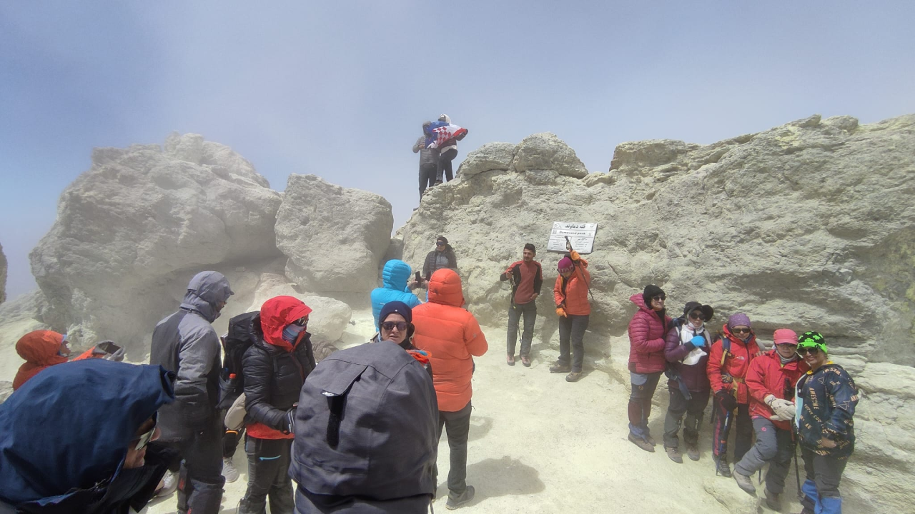 Petnaest planinara iz Šibenika krenulo u osvajanje najvećeg vrha u Iranu: Njih devetero je uspjelo!