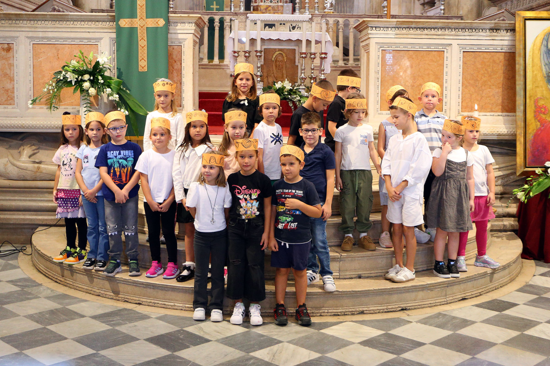 Mališani posjetili katedralu i susreli se s biskupom Rogićem