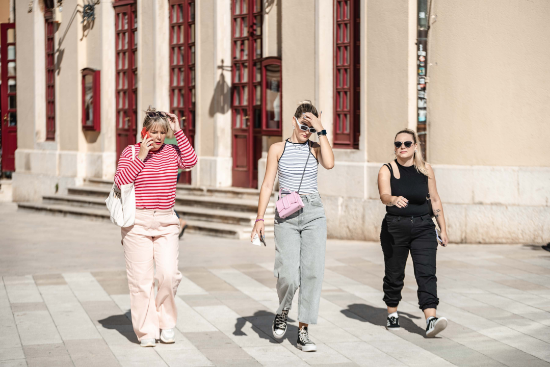 Moda godine ne broji: Ove dame modnim odabirom oborile su centar grada! 