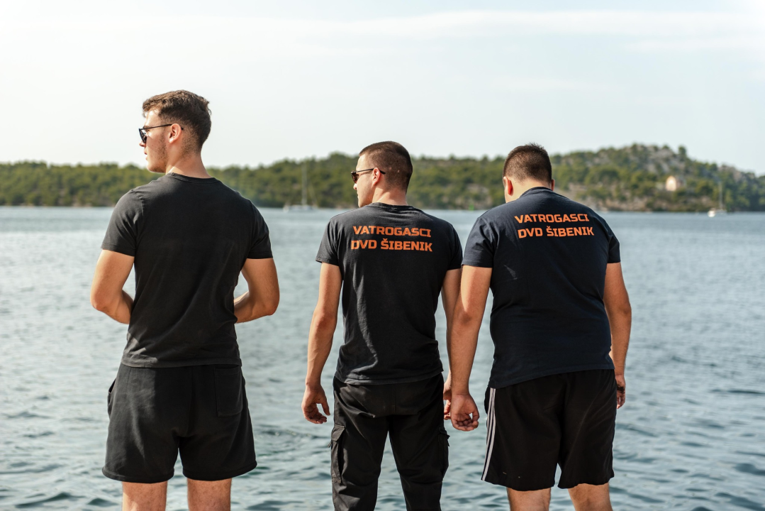 Jutros povodom Dana grada čišćeno podmorje šibenske rive: Među puno smeća pronađena pa deaktivirana ručna bomba