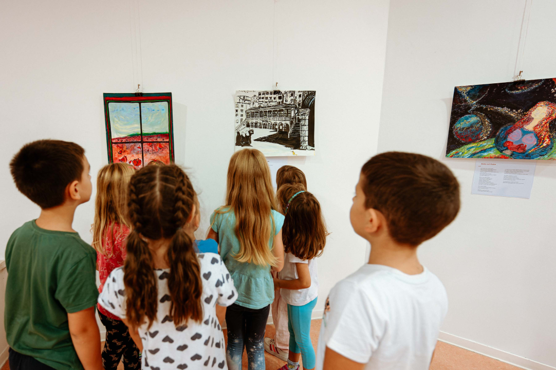 ‘Pustolovine iz dječjeg grada’: Dolores Bujas slikama i pjesmama nudi tračak nade i veselja