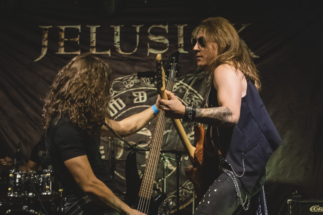 Dino Jelusić zatvorio ‘Bablje ljeto’ u Šibeniku, pogledajte atmosferu s koncerta