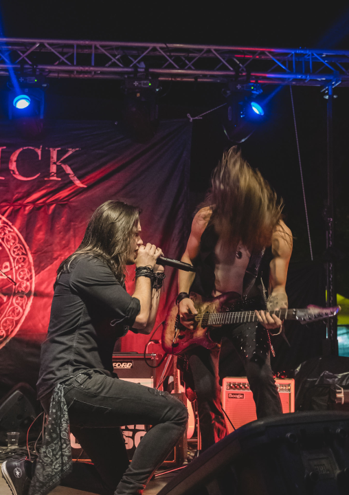 Dino Jelusić zatvorio ‘Bablje ljeto’ u Šibeniku, pogledajte atmosferu s koncerta