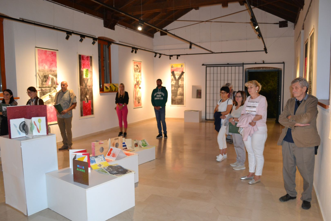 U Galeriji Kninskog muzeja otvorena zanimljiva izložba 'Pod zvijezdama'