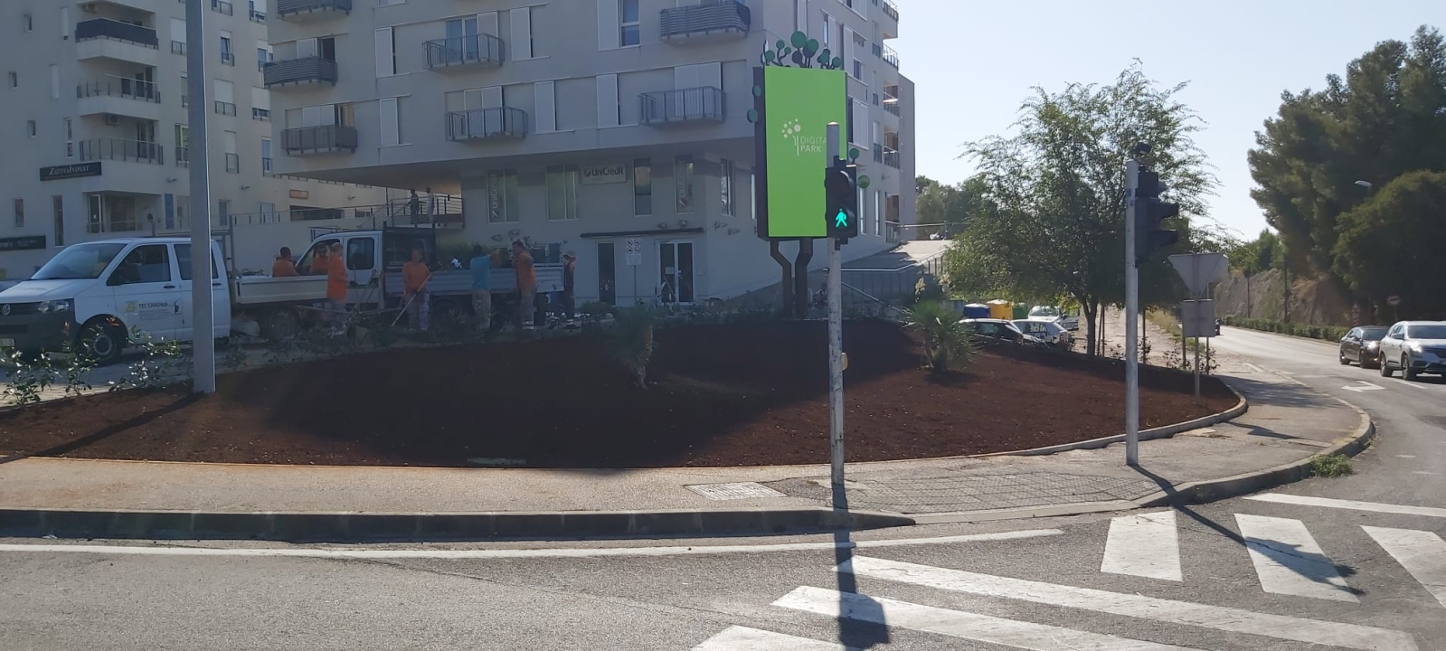 Zeleni grad Šibenik nastavlja s uljepšavanjem kvartova: Na Biocima posađene Yucca i Photinia 