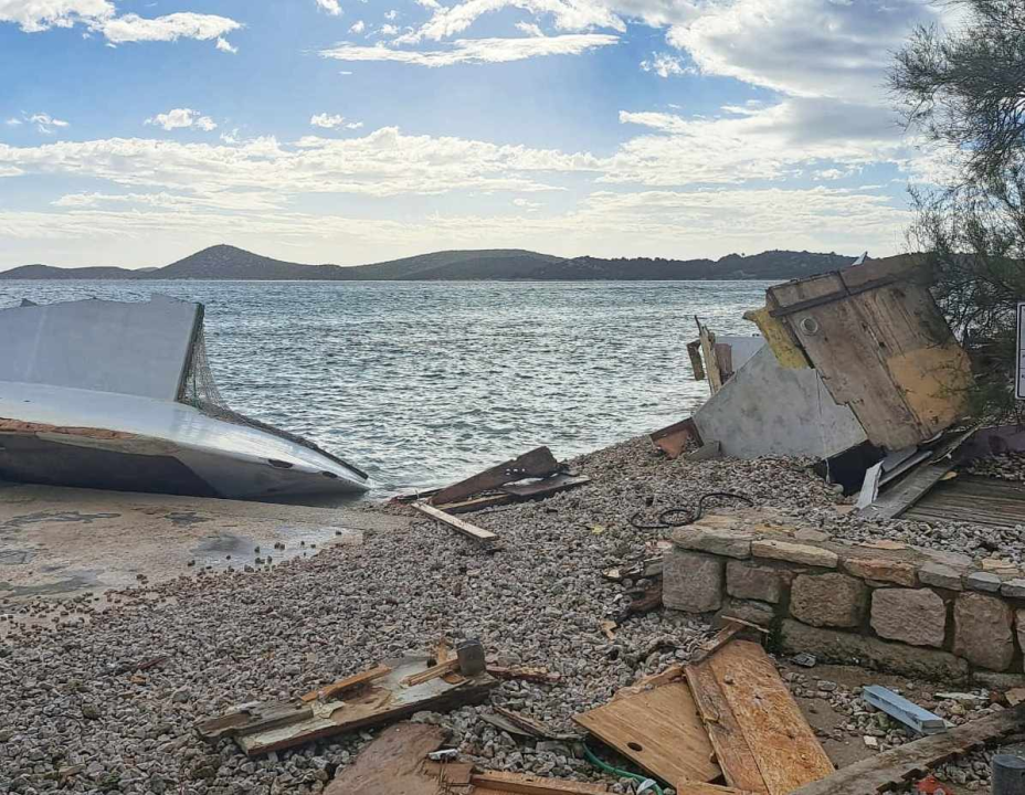 U nevremenu stradao brod u Vodicama 