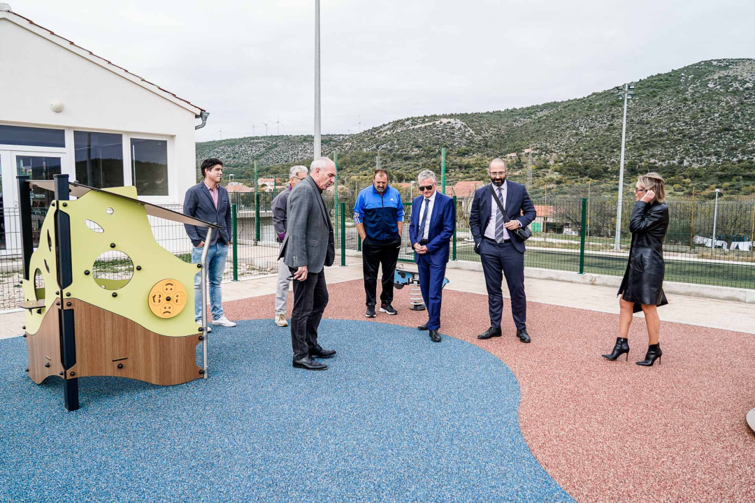 Izgrađeno novo dječje igralište u Danilo Birnju 