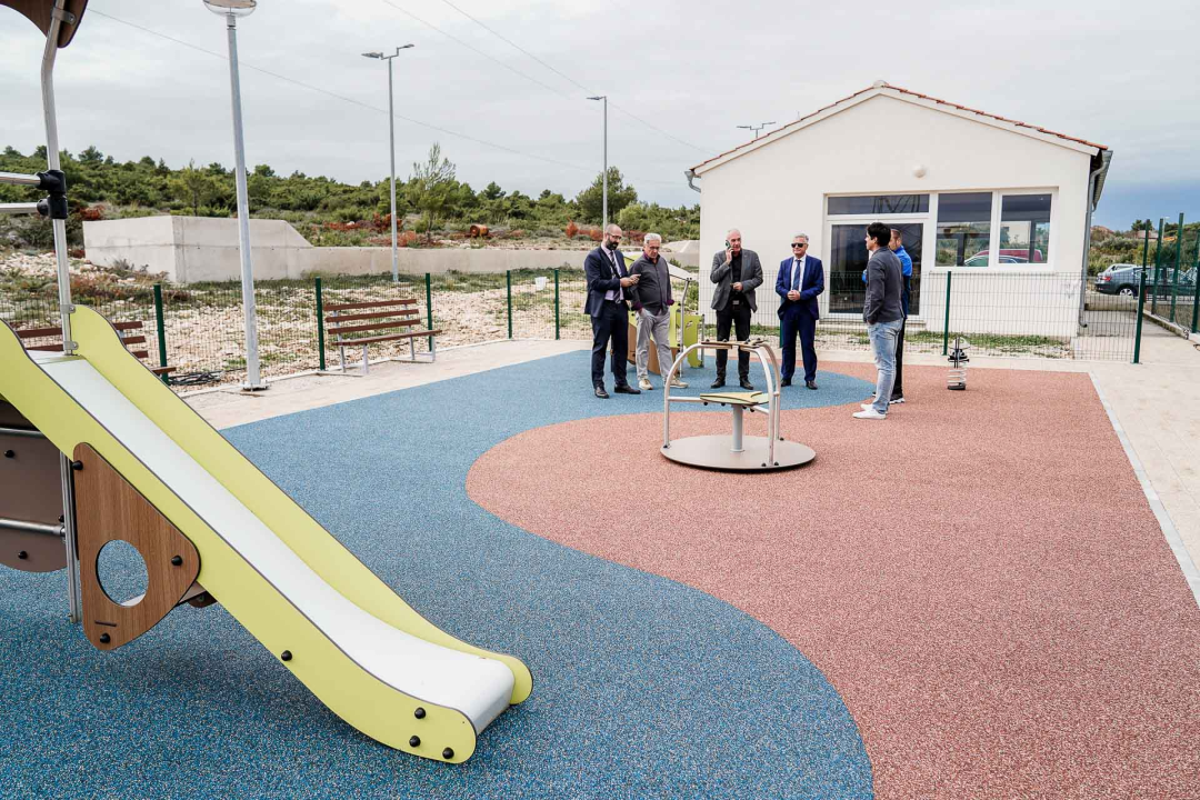 Izgrađeno novo dječje igralište u Danilo Birnju 