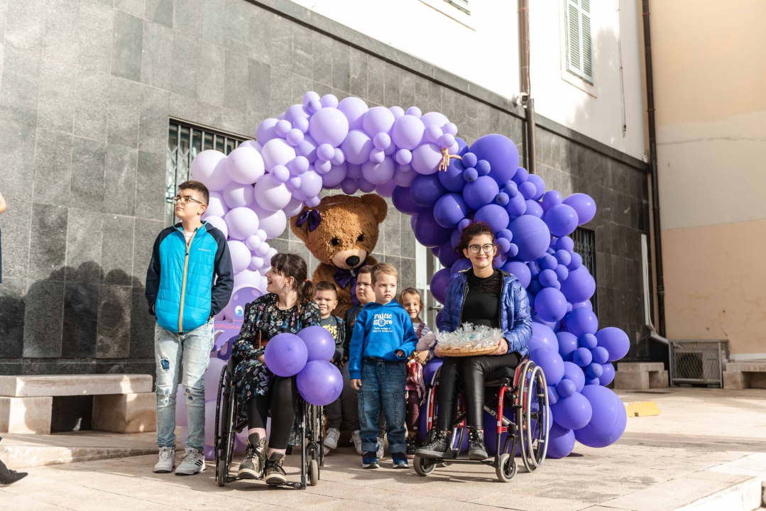 U Šibeniku obilježen Dan palčića: 'Našim anđelima među zvijezdama poslali smo balone na dar'