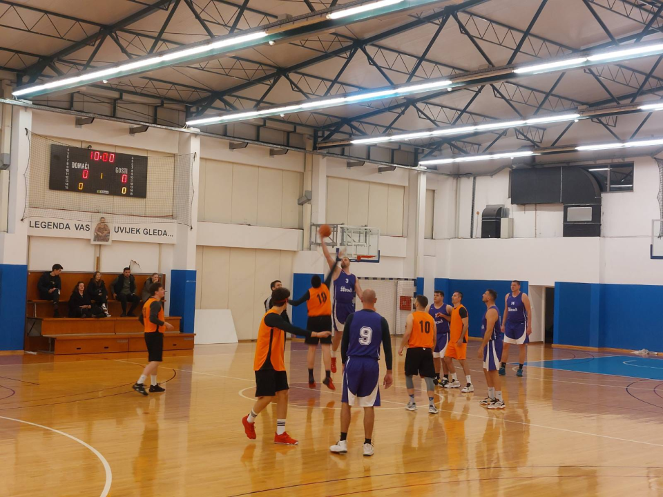 Šibenska rekreativna košarkaška liga: Branitelj naslova došao do prve pobjede, uz 118 postignutih poena