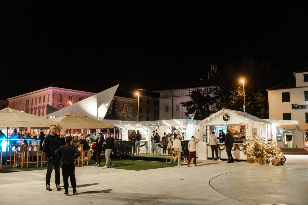 Šibenčani proklizali: Otvorena atraktivna ledena površina na Poljani 