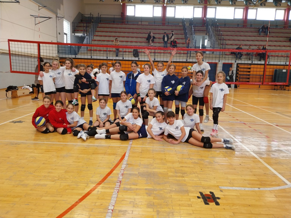 U Kninu održan prvi susret male odbojke otvorenog prvenstva Šibensko-kninske županije