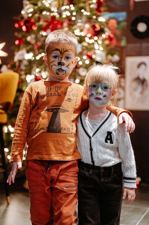 Arsenturica pun pogodak: Djeca uživala u radionicama i predstavi, a posjetio ih je i Djed Božićnjak