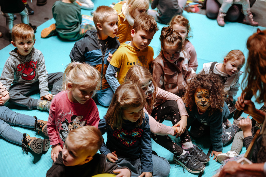 Arsenturica pun pogodak: Djeca uživala u radionicama i predstavi, a posjetio ih je i Djed Božićnjak