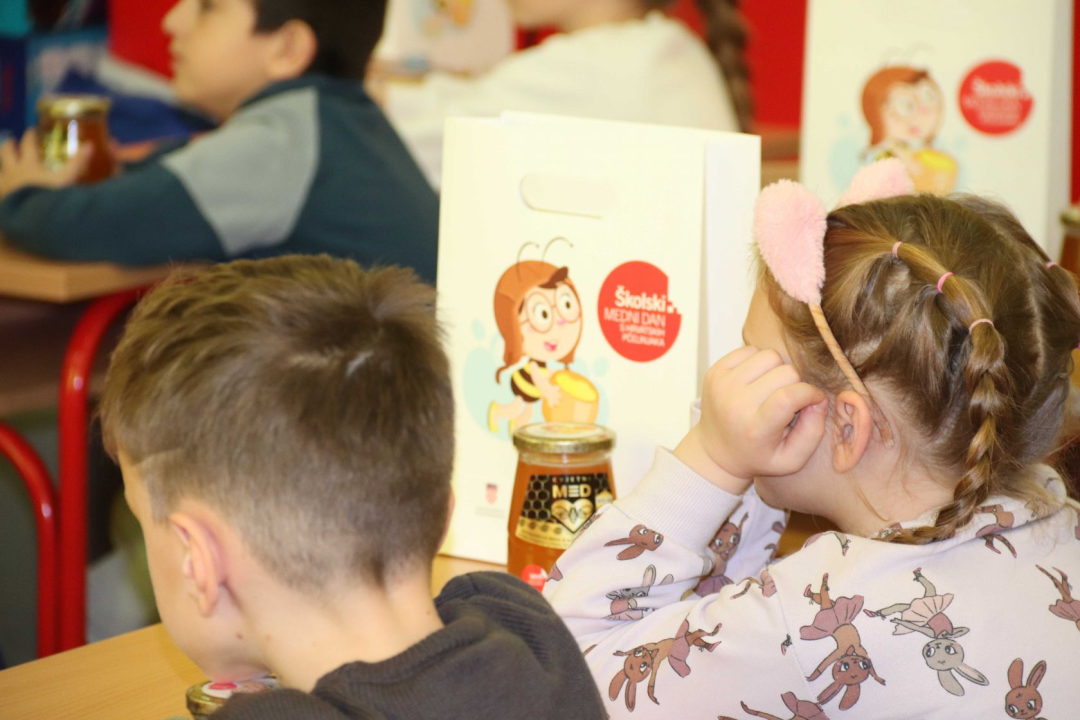 Školski medni dan s hrvatskih pčelinjaka obilježen u šibenskim osnovnim školama