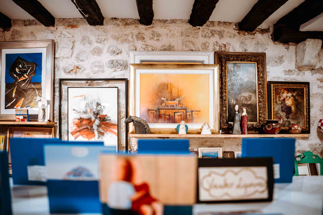 U Galeriji Juraj Dalmatinac potražite predivne unikatne poklone i umjetnine po odličnim cijenama 