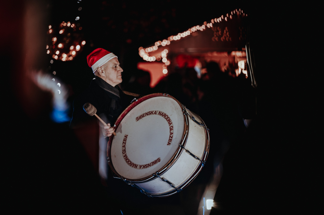 Šibenska narodna glazba promenadom razveselila Šibenčane