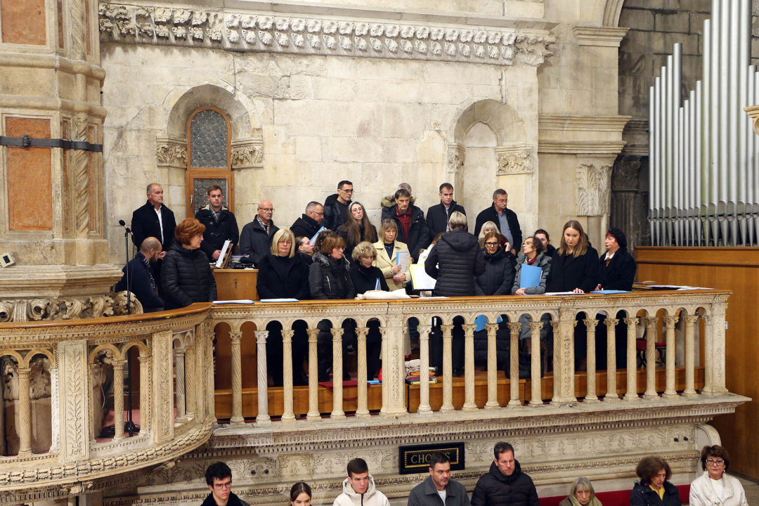 Biskup Rogić predvodio polnoćku u katedrali: 'Treba se odazvati glasu savjesti'