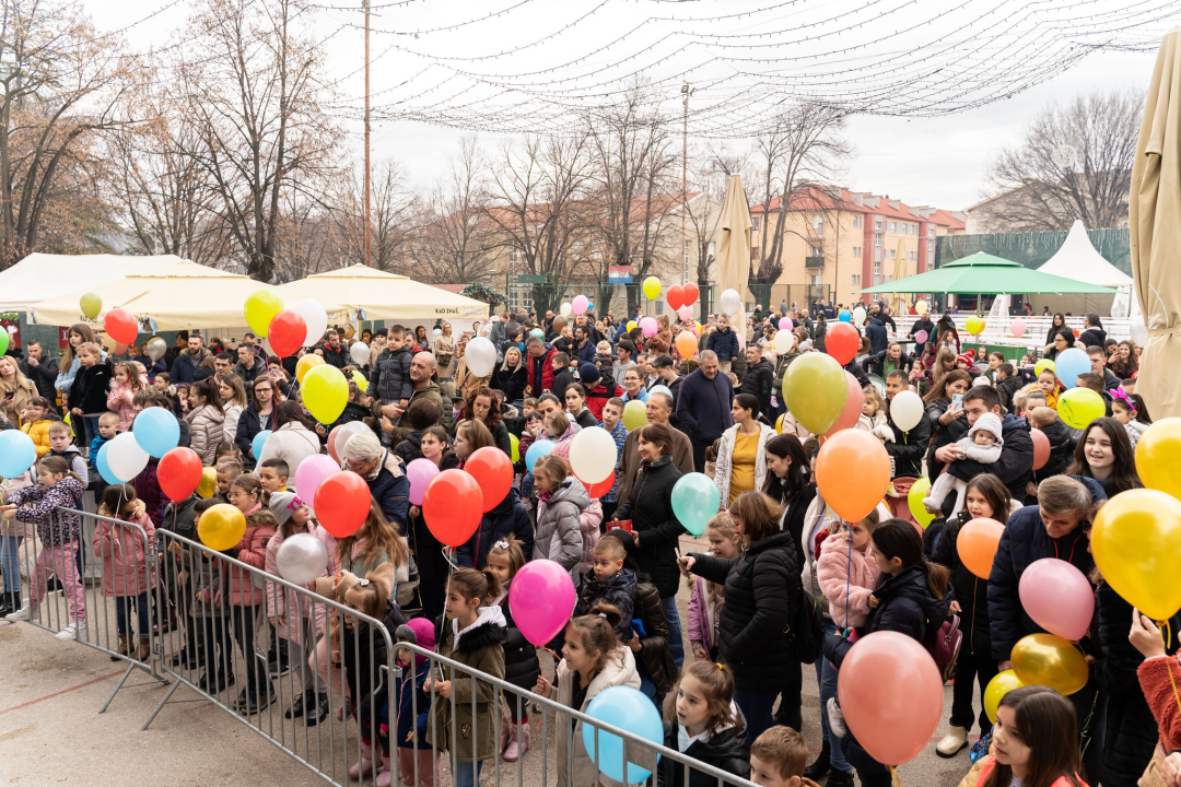 Dječji doček Nove godine na Kraljevskom adventu u Kninu