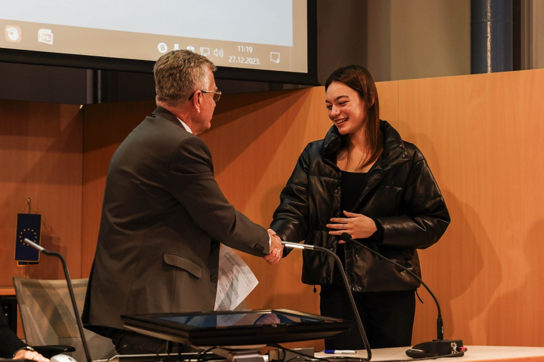 Šibenskim studentima dodijeljeni ugovori o stipendiranju: 'Želimo vam da se nakon studija većina vas vrati u Šibenik'