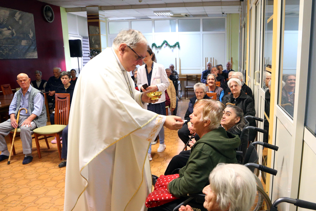 Božićno misno slavlje u Cvjetnom domu predvodio biskup Rogić