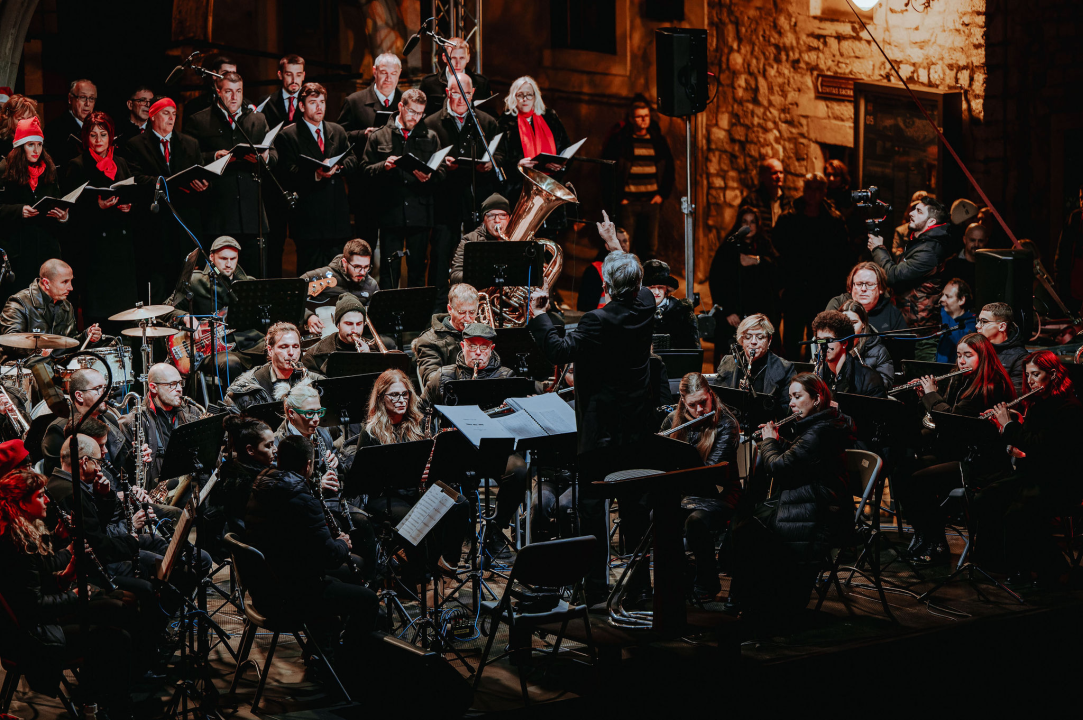 Koncert kod katedrale: Glazba svirala, Kolo pjevalo, Šibenčani uživali