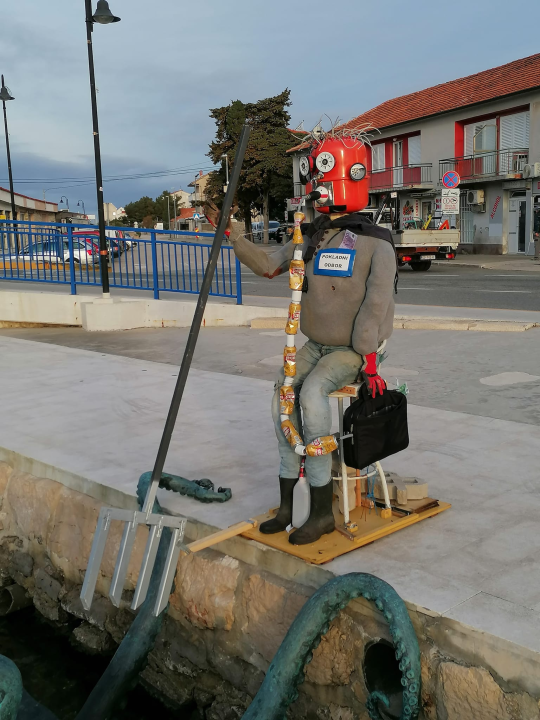 Rak dobio pojačanje: Na hobotnicu koja je napravila invaziju na Tisno obrušile se i maškare