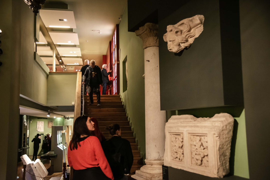 Trčanje, potrage, klape, rock and roll: Noć muzeja u Šibeniku za novu publiku prolazi uz dobar odaziv 