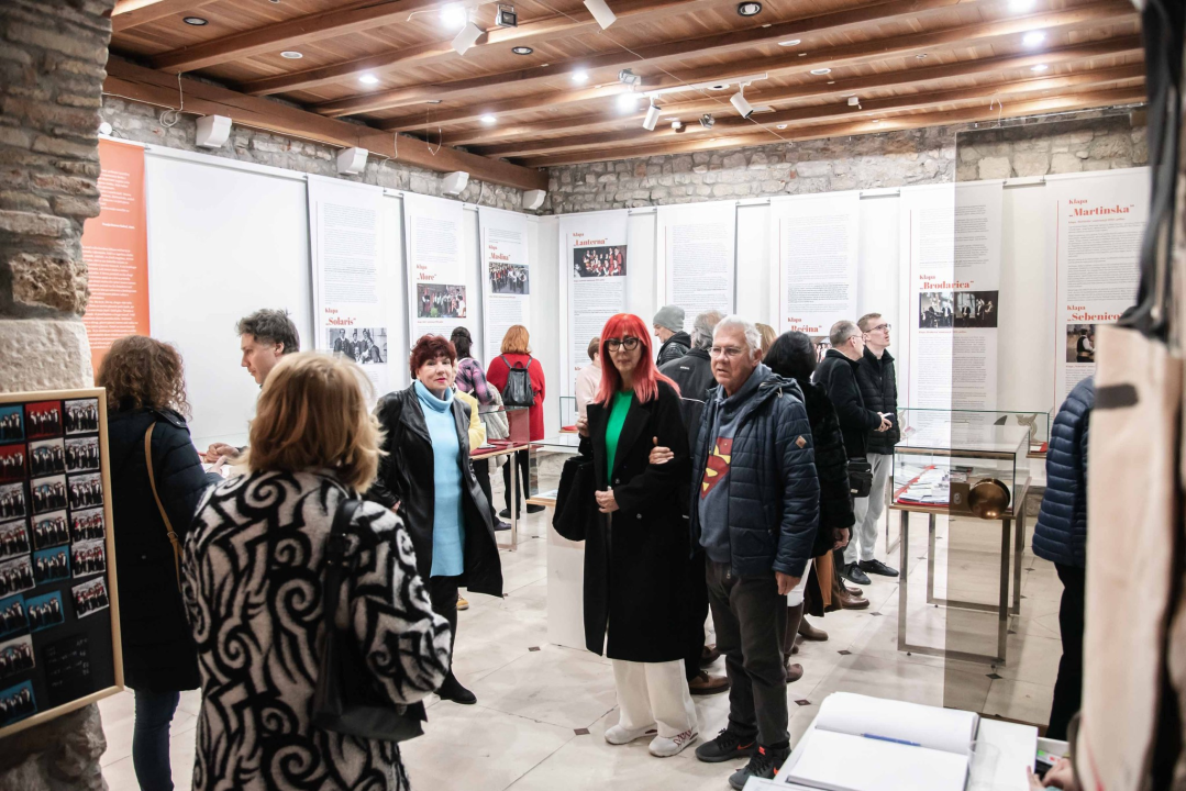 Trčanje, potrage, klape, rock and roll: Noć muzeja u Šibeniku za novu publiku prolazi uz dobar odaziv 