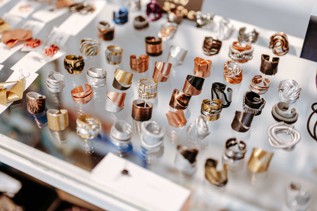 U Galeriji Juraj Dalmatinac potražite poklone za Valentinovo i maturalne haljine 