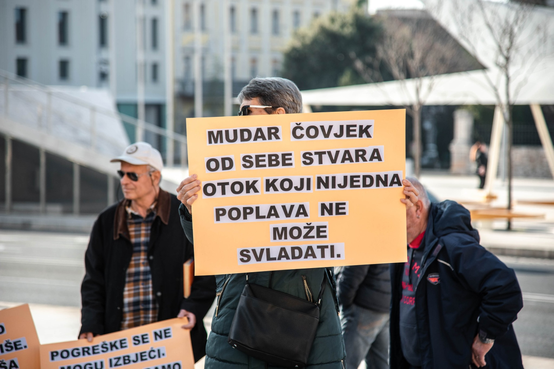 Kaprijani ne odustaju, prosvjedovali ispred gradske uprave: 'Postali smo otok-slučaj radi par usijanih glava'