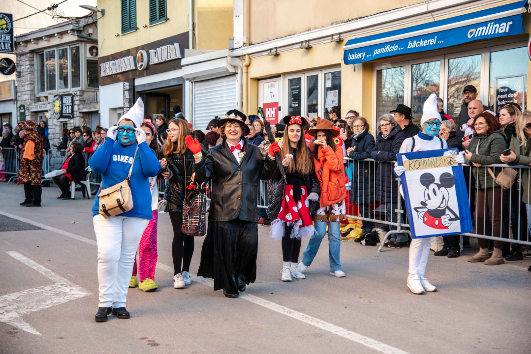 FOTOGALERIJA (1) Aleksandra Prijović nastupila u Murteru, tamo zabrana nije bilo