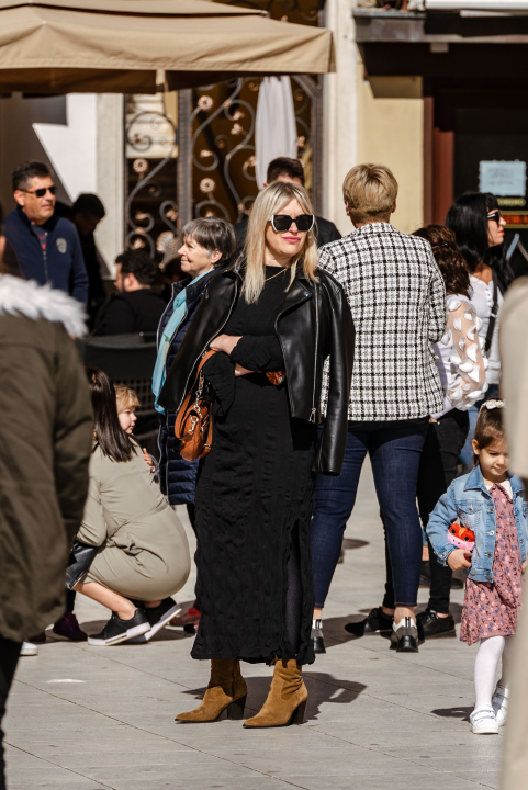 Sunčano vrijeme izmamilo je lijepe Šibenčanke da iz ormara izvuku trendi komade!