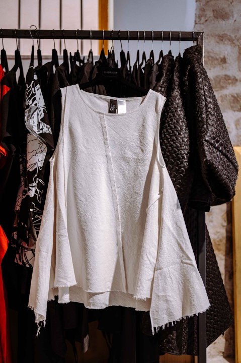 Proljeće u Galeriju Juraj Dalmatinac donosi nove kolekcije odjeće i popust na umjetnine 