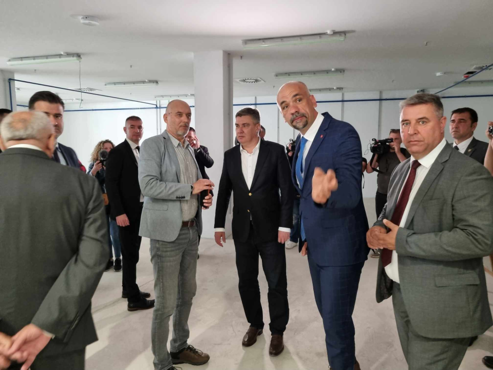Zoran Milanović u Industrijsko-obrtničkoj školi: 'Slične škole u Zagrebu izgledaju otužno, kao olupine'